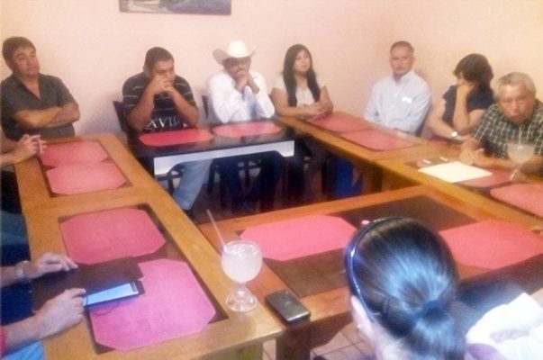 Dirigentes de partidos, organismos sindicales y ciudadanos en el Frente Ciudadano por Piedras Negras.
