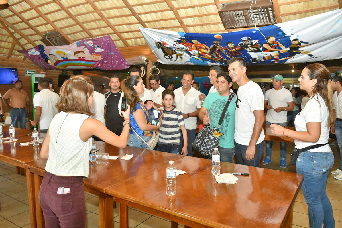 Con éxito se llevó a cabo la firma de autógrafos y toma de fotografías en el restaurante Zarandeado, en donde participó Cristian Mijares y Leyendas Guerreras como Jared Borgetti, siendo el objetivo el recaudar fondos para apoyar a los afectados por el sismo.