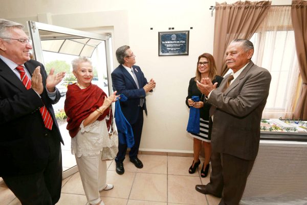 Nuevas instalaciones del Sindicato de Trabajadores de la UA de C fueron inauguradas en un acto que presidieron el rector Blas José Flores Dávila y la secretaria general del STUAC, María de la Luz López Saucedo.