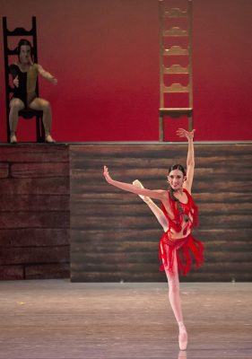 Uno de los principales propósitos de la Compañía Nacional de Danza es enriquecer el quehacer artístico, por tal motivo, realiza un esfuerzo para llevar lo mejor de su repertorio al mayor número de entidades de todo el país.
