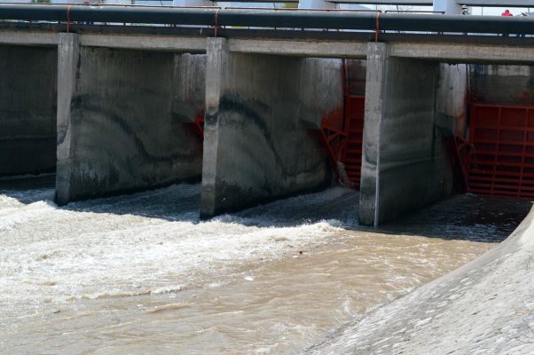 Las aguas de las presas se pudieran enviar también por la red de canales para que las aprovechen los productores.