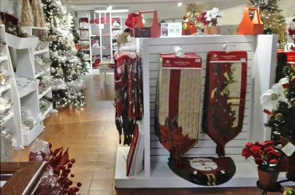El espíritu de la Navidad ya se siente en la Comarca Lagunera, al observar la exhibición de artículos en las tiendas comerciales.