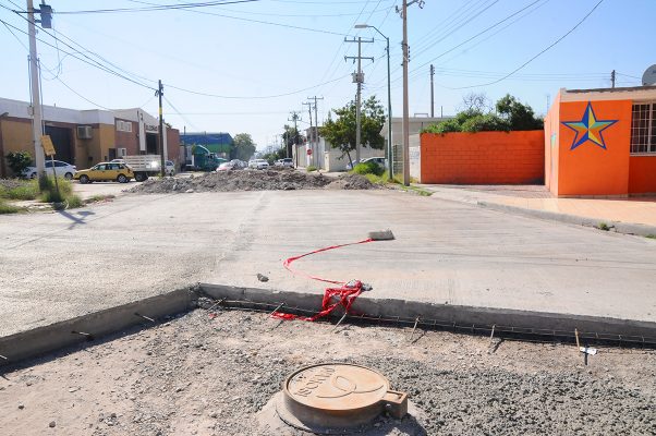Obras a medias se pueden observar en el Parque Industrial Lagunero “Carlos Herrera”, ya que la pasividad de la Secope no permite terminarlas en tiempo y forma.