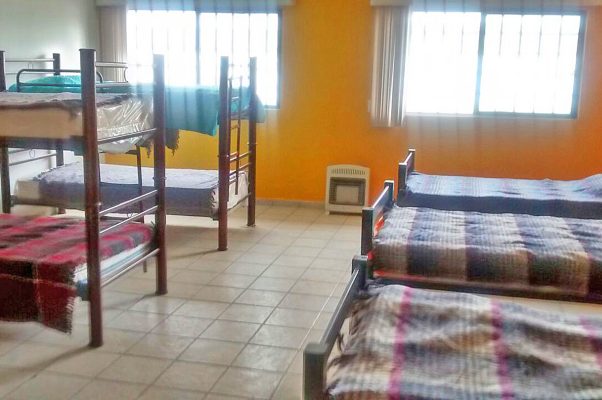 De manera permanente el DIF de Lerdo cuenta con este albergue que se localiza en el ejido Las Cuevas, a fin de brindar la atención a las personas que lo soliciten.