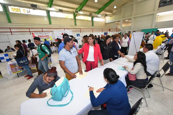 Cientos de jóvenes acudieron a la Segunda Feria del Empleo 2017, a fin de capitalizar una vacante de las 530 que se ofrecieron.