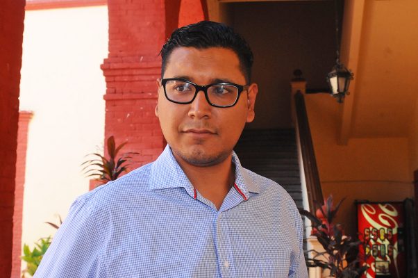 Juan José Jiménez Varela, titular de Obras Públicas, dijo que el proyecto de la avenida Francisco Sarabia también contempla doscientas luminarias para una inversión total de 4.1 millones de pesos.