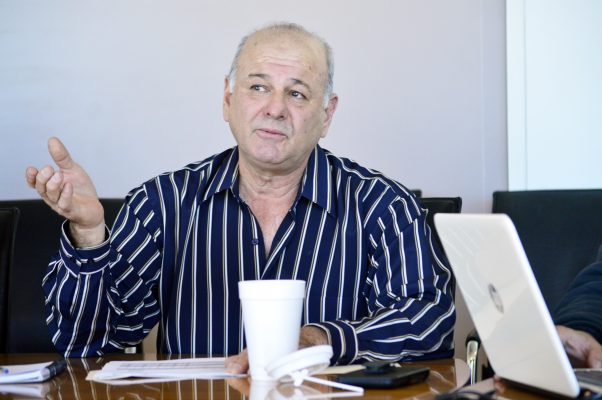 Manuel Acuña Cepeda, director de Salud Municipal de Torreón, enfrenta un serio problema de perros callejeros.