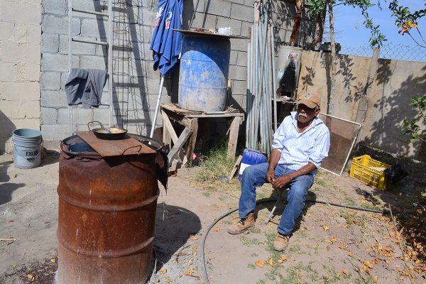 El alza en el gas LP ha provocado que cientos de familias tengan que regresar a la leña para cocinar.