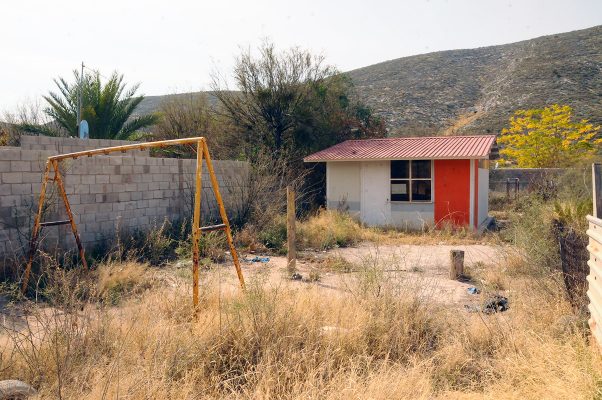 Vecinos del ejido Francisco Villa exigen la reactivación del kinder, en virtud de que desde hace dos años despareció por la falta de maestros.