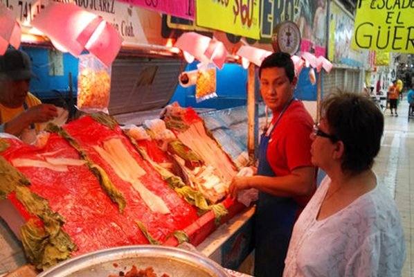 Pescaderías del mercado Juárez se encuentran listas y surtidas para los días de Cuaresma que se aproximan.