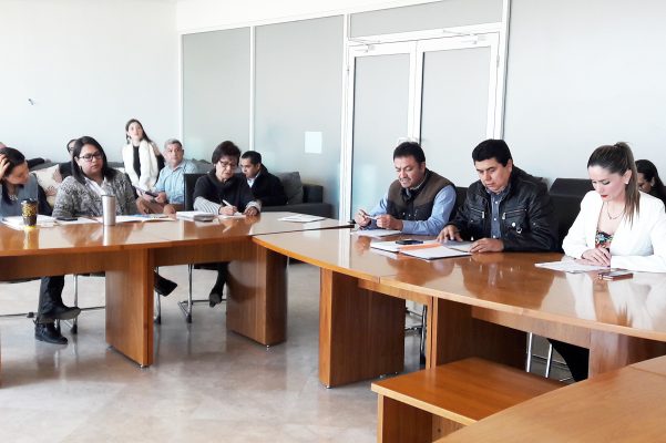 Los integrantes de la Comisión de Contraloría, Transparencia Municipal y Acceso a la Información Pública, durante la sesión de trabajo que celebraron ayer.