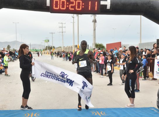 En la prueba de 5 kilómetros Kenia se llevó los honores, en la varonil Wilfred Myatoho, de Kenia con 15:12.