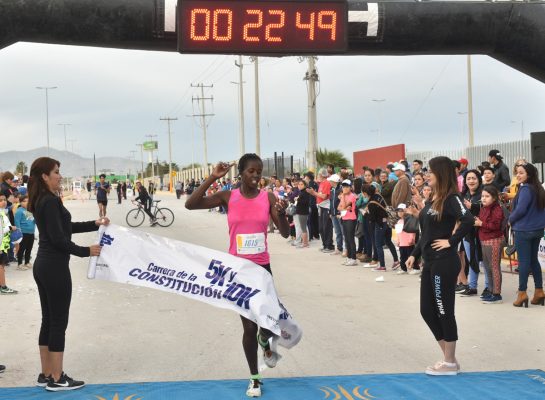 En la rama femenil las kenianas hicieron el 1-2, a la cabeza Leonida Cherop con 17:51 y SalinaTaurus con 18:23.