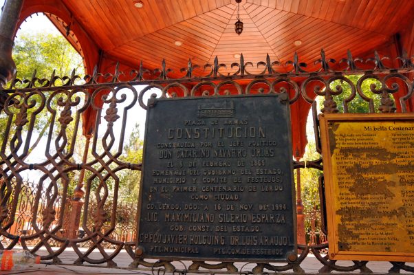 De acuerdo al padrón de edificios históricos por el Instituto Nacional de Antropología e Historia, el kiosco de la Plaza Principal forma parte del padrón al ser construido en 1896.