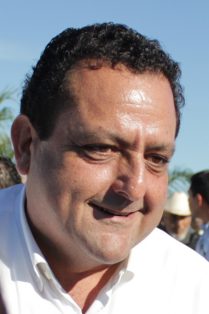 Carlos Mendoza Davis.