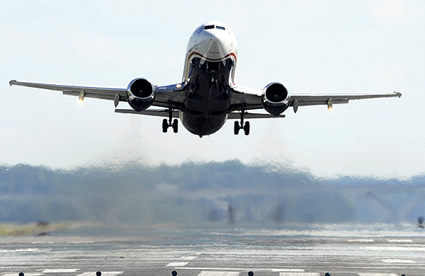 Cambios en ley de aviación, benefician a usuarios de aerolíneas