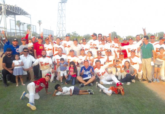 La novena de Cabo San Lucas se alzó con el título del Estatal de Beisbol U50. / El Sudcaliforniano