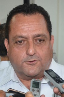 Carlos Mendoza Davis.