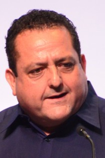 Carlos Mendoza Davis.