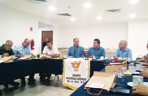 El rector de la UABCS se reunió con los Madrugadores de La Paz. (José Luis Villafuerte) / El Sudcaliforniano