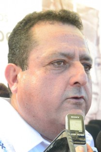 CARLOS MENDOZA DAVIS.