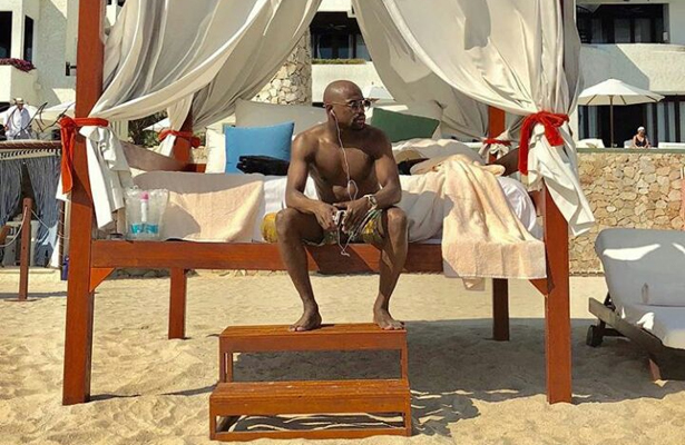 Floyd Mayweather es derrotado por Los Cabos