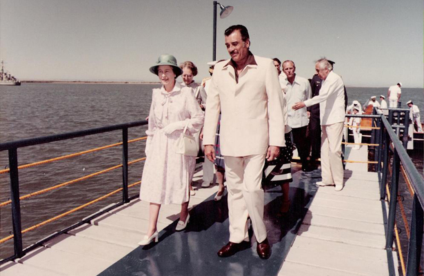 Hace 35 años visitó La Paz la Reina Isabel II