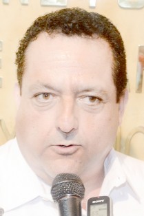 CARLOS MENDOZA DAVIS.