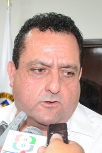 CARLOS MENDOZA DAVIS.