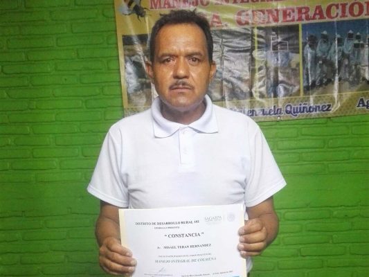 Ven en la apicultura una nueva forma de autoempleo